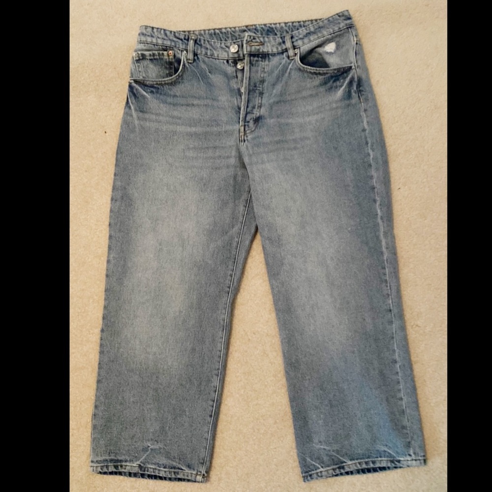NWOT H&M cropped wide leg Petite jeans.